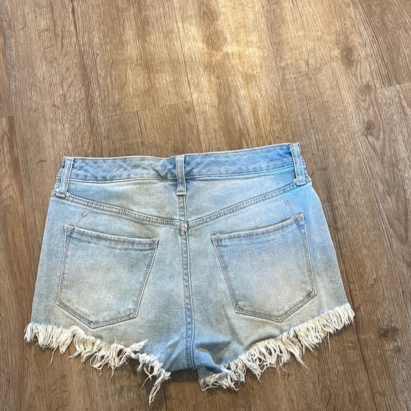 MOSSIMO SUPPLY HIGH RISE FLORAL EMBROIDERED SHORTS (8) - Picture 5 of 5